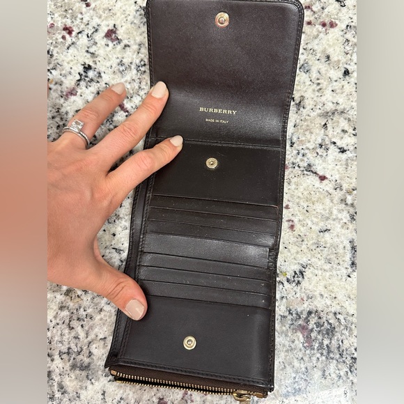 Small vintage Burberry brown fold-over wallet - Picture 4 of 4